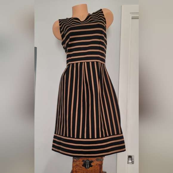 Stylish and Sophisticated Stripe Dress, Size M - Picture 5 of 14